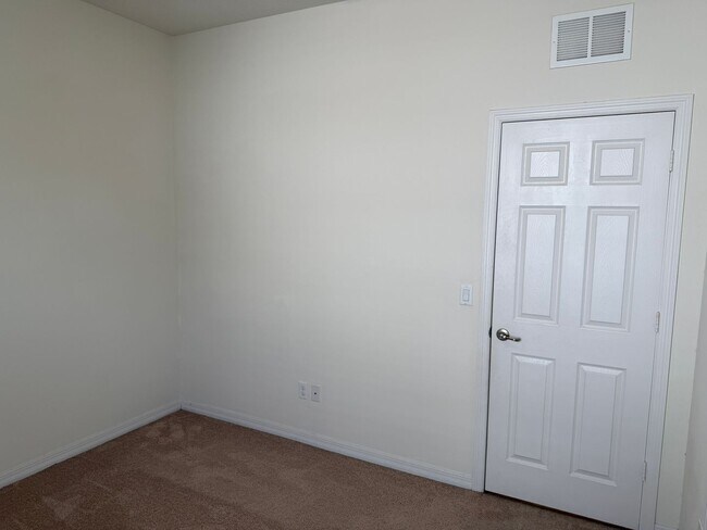 Building Photo - BEAUTIFUL 4 BEDROOMS, 3 BATHS,  SINGLE FAMILY HOME IN HARVEST LANDING IN CLERMONT