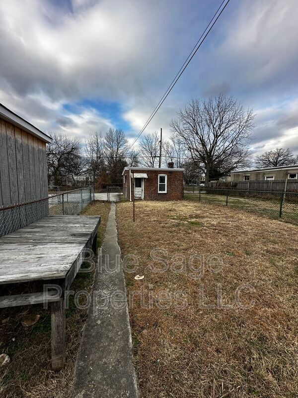 Building Photo - 3418 W 3rd St