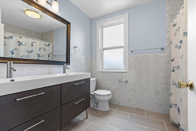 Building Photo - 776 Montclair St