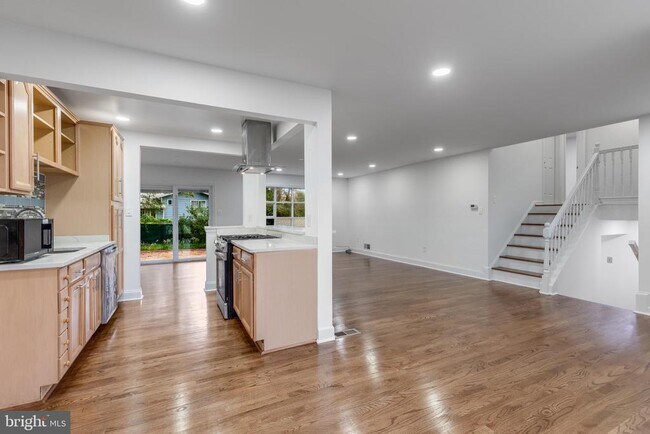 Building Photo - 1402 Mullins St