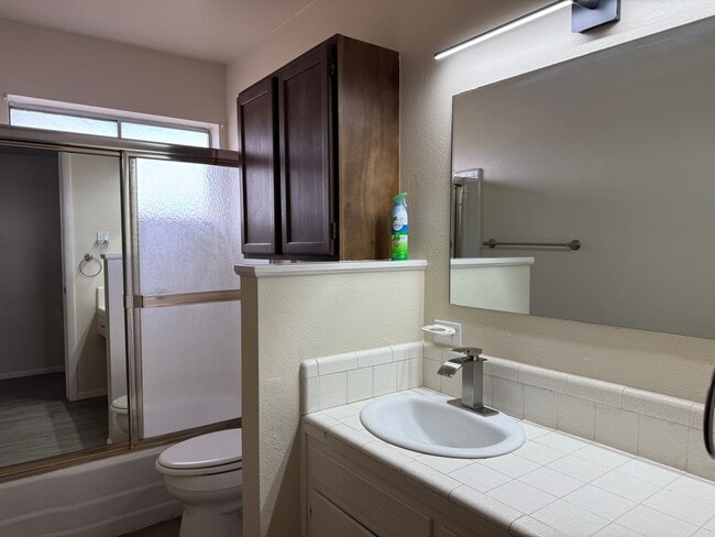 Building Photo - 525 W Reed St