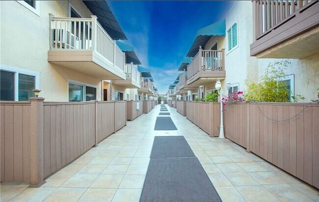 Building Photo - 2852 Sawtelle Blvd