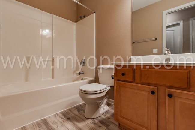 Building Photo - 14452 Knudsen St