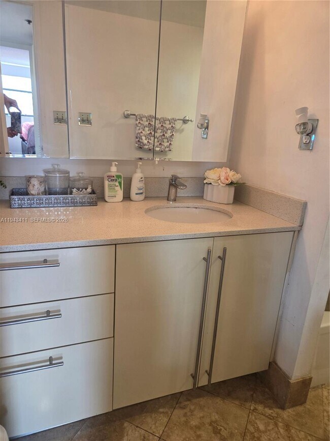 Building Photo - 210 174th St