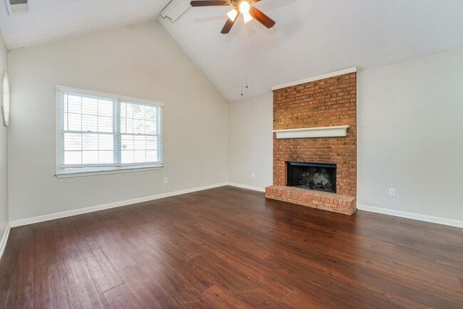 Building Photo - 1589 Cherry Hill Rd SW