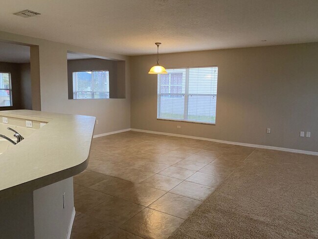 Building Photo - Quaint 3/2 Home with a Beautiful Covered F...