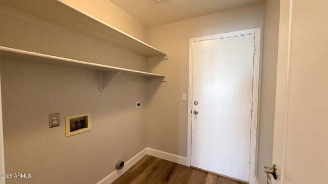 Building Photo - 1777 E Sheffield Ave