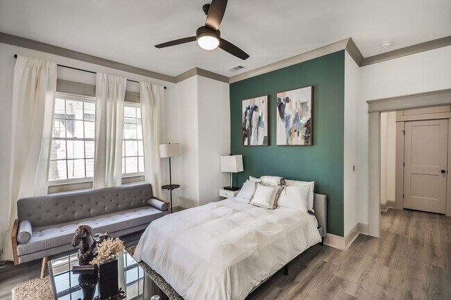 Building Photo - $400 Move In Special: Beautifully Updated Midtown Studio Apartment Walking Distance to Piedmont P...