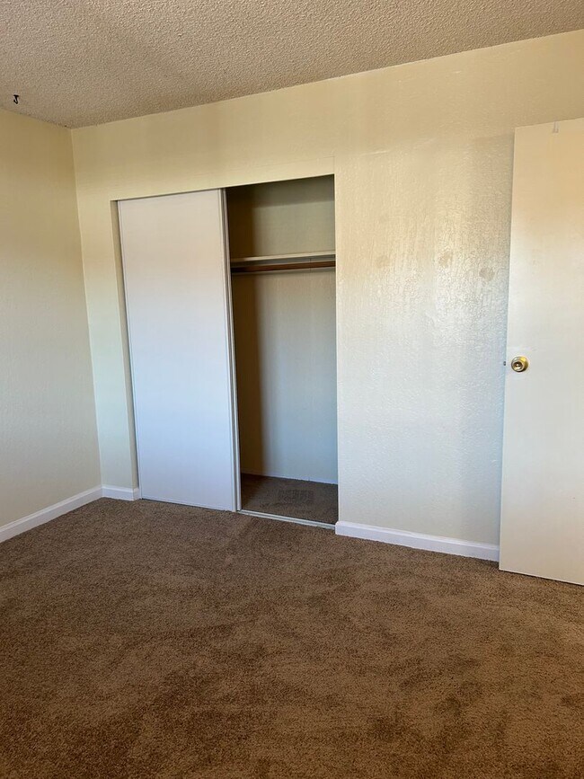 Building Photo - Come See Today