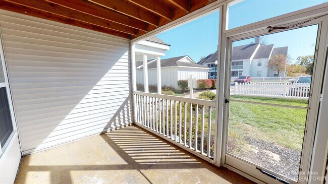 Building Photo - 2785 S Knightsbridge Cir