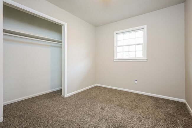 Building Photo - 4784 Gardiner Dr