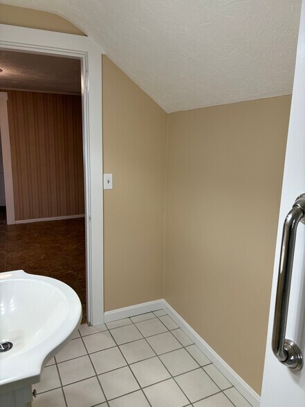 Building Photo - 72 Hoover St