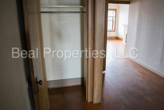 Building Photo - 1389 W Sylvania Ave
