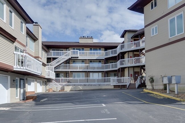Building Photo - VISTA POINTE