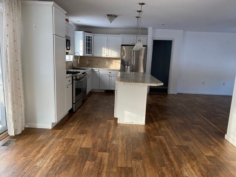 Building Photo - 3109 River Rd