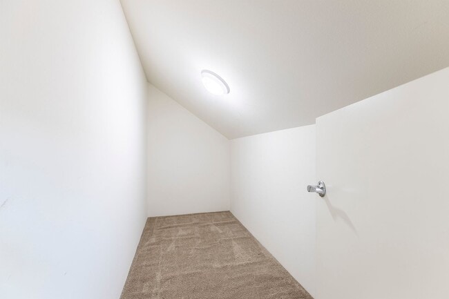 Building Photo - Stunning 4 Bedroom with 3 Bathroom Home in...