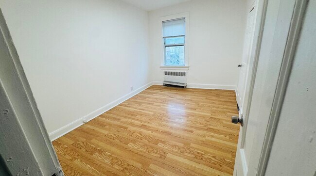 Building Photo - 1153 Summit Ave