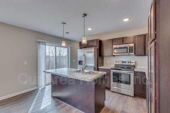 Building Photo - 591 William St