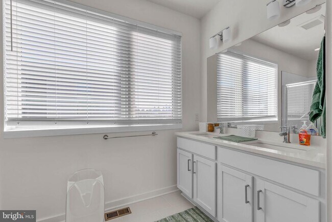 Building Photo - 3000 Schirra Ln