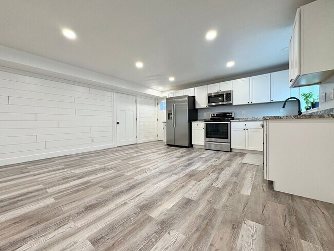 Building Photo - Remodeled 2 Bed / 1 Bath in West Valley – Bright, Modern & Move-In Ready with Parking
