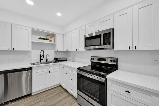 Building Photo - 3151 N Soaring Gulls Dr