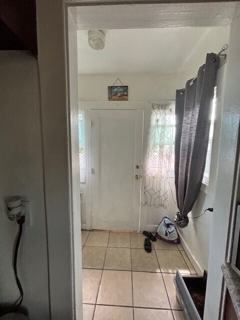 Building Photo - 909 W 1st St