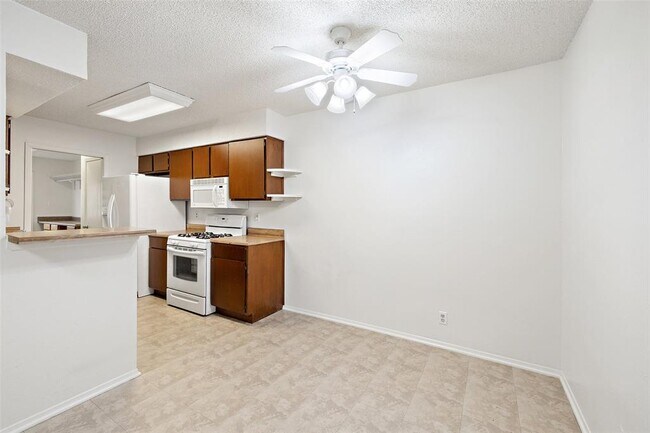 Building Photo - 12416 Deer Falls Dr