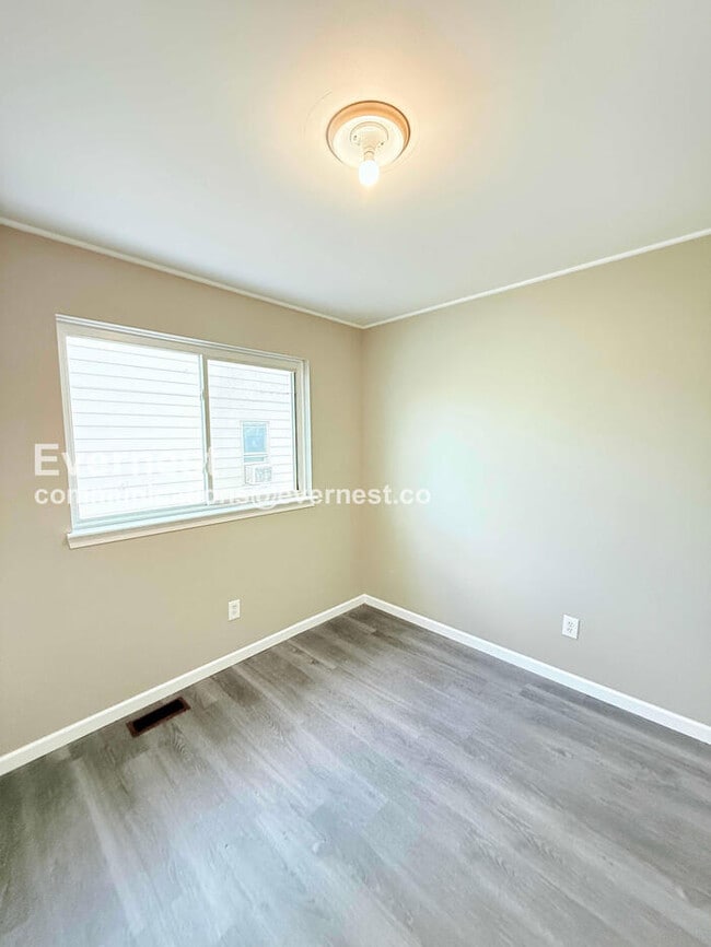 Building Photo - 3 Bed/1 Bath Home with Modern Amenities / Pet-Friendly / Vouchers Accepted / Available Now!