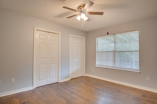 Building Photo - Modern 3BR/2BA Duplex with Granite Countertops, Stainless Appliances, Covered Patio & Private Fen...