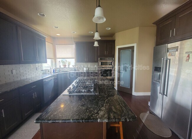 Building Photo - 3684 Nottingham Dr