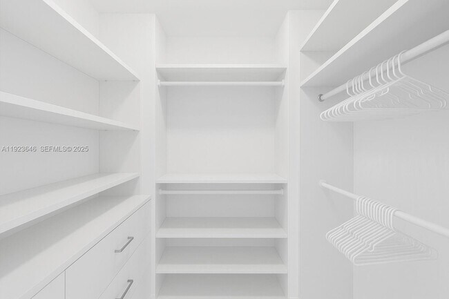 Building Photo - 19500 Turnberry Way