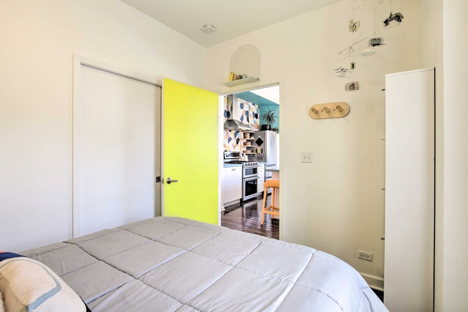 Building Photo - 3247 S Oakley Ave