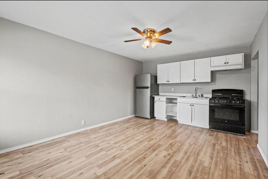 Kitchen - 701 W Hull St