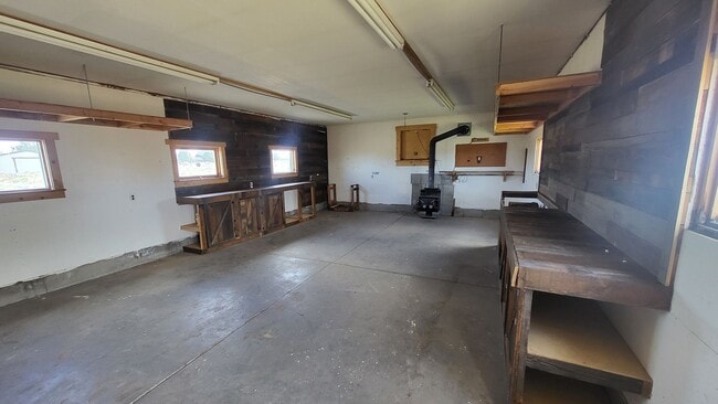 Building Photo - 3 Bed 2 Bath Single level - Horse Property...