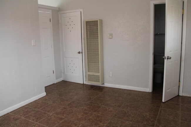 Building Photo - 8907 Old County Dr