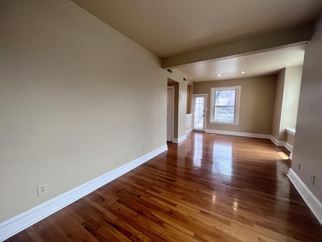 Building Photo - 1303 W 13th St