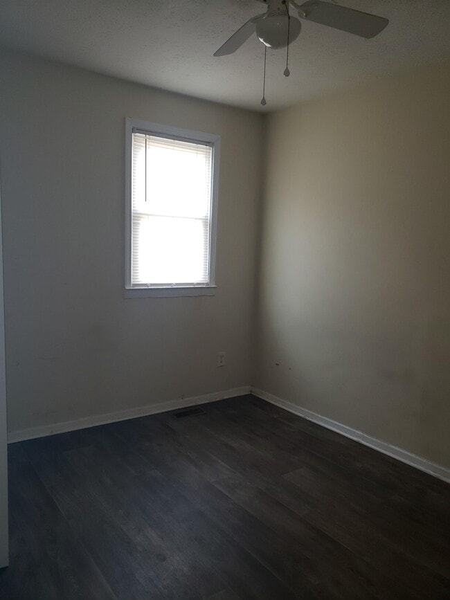 Building Photo - 632 Eva Cir
