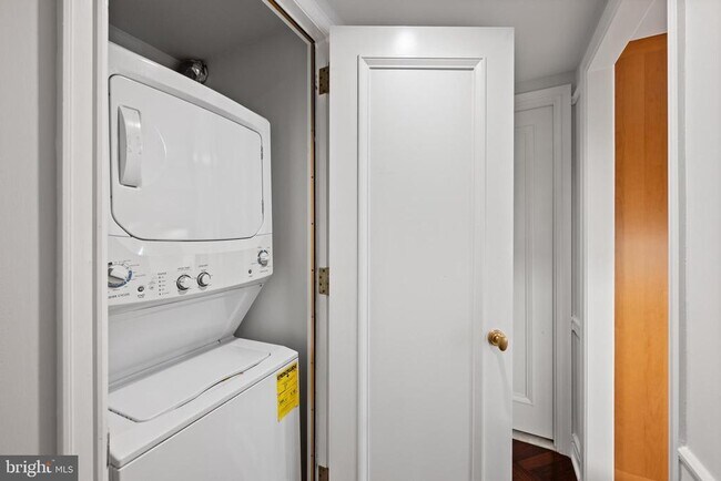 Building Photo - 1155 23rd St NW