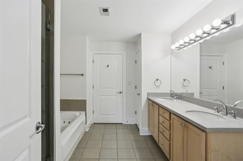 Building Photo - 285 Centennial Olympic Park Dr NW