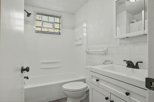Building Photo - 3745 Woodford Ave NW