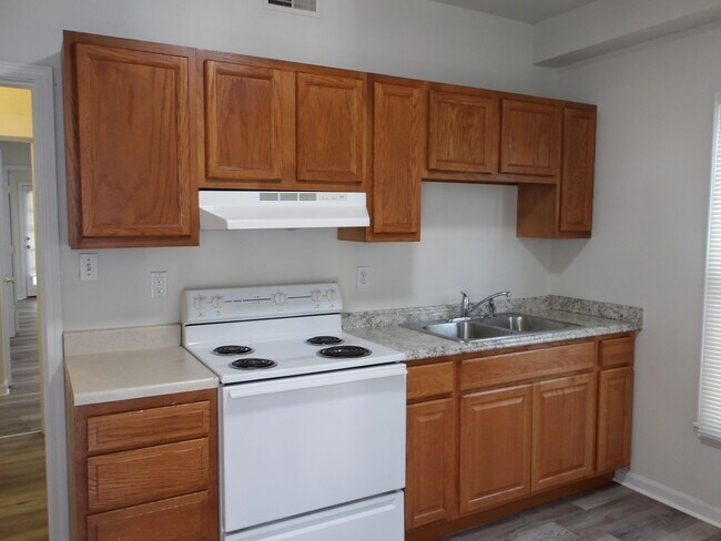 Building Photo - 633 W Ormsby Ave