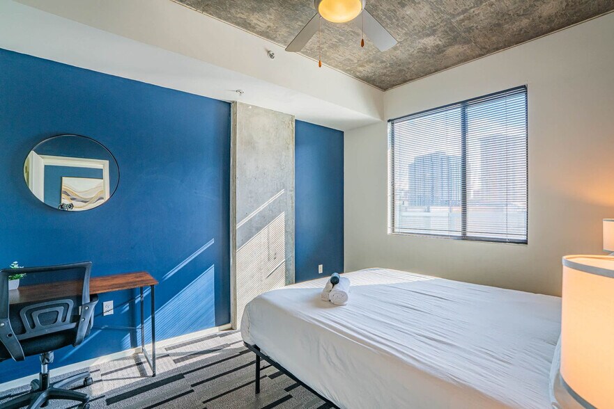 Building Photo - 333 E Roosevelt St