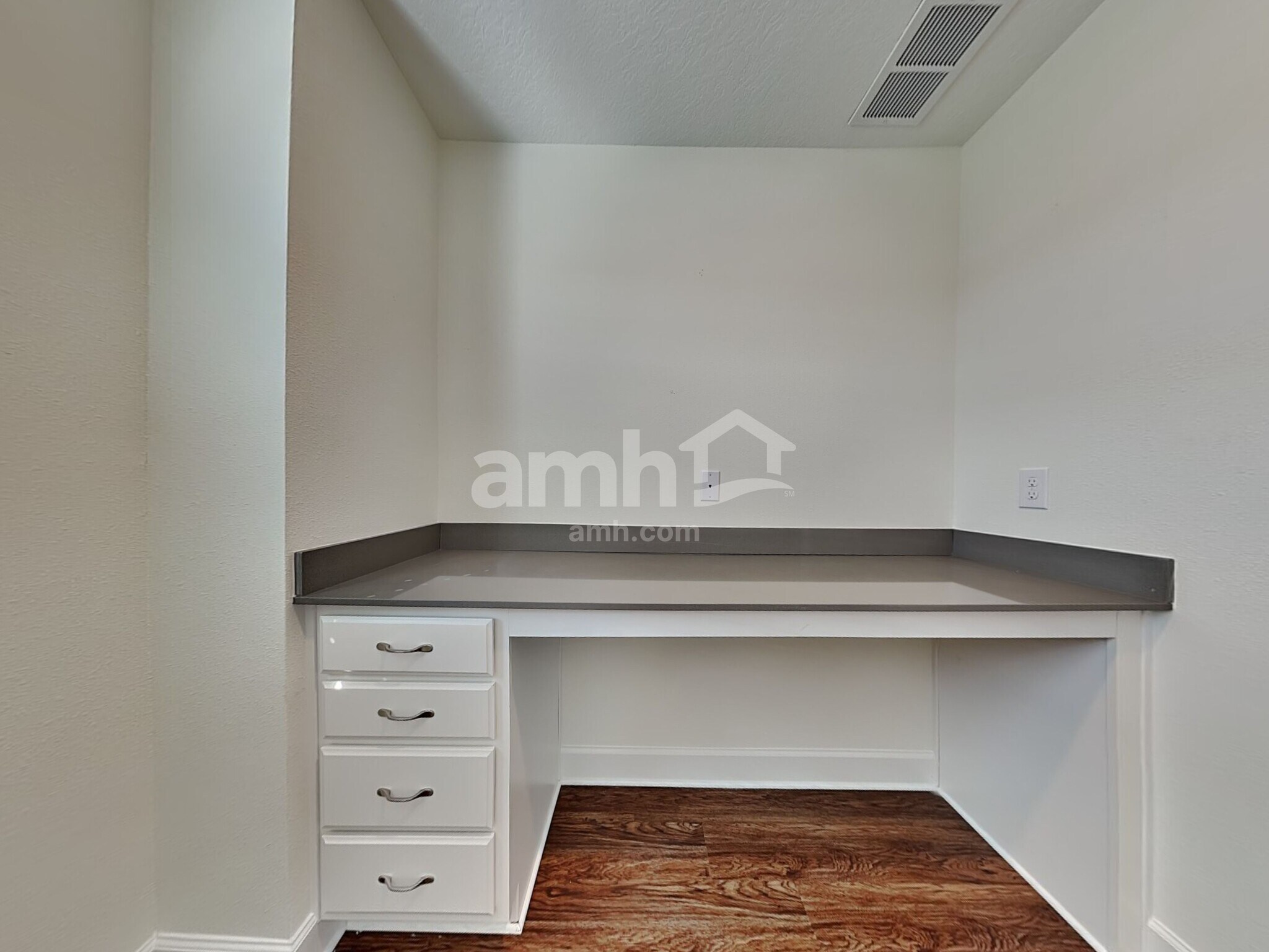 Building Photo - 1011 Island Pond Dr