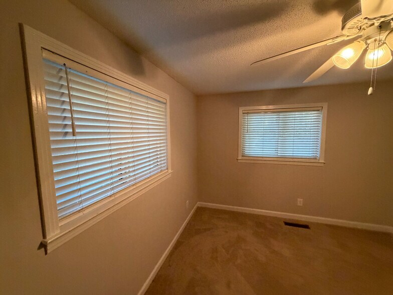 Building Photo - Room in House on Cox Mill Rd