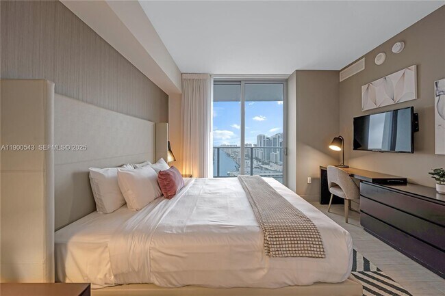 Building Photo - 4010 S Ocean Dr