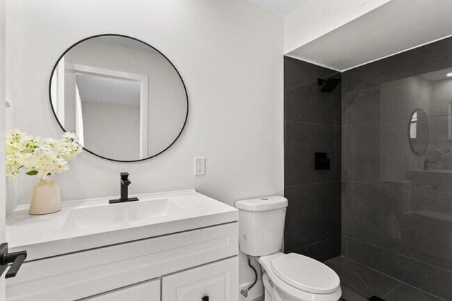 Building Photo - 733 Nantucket Cir