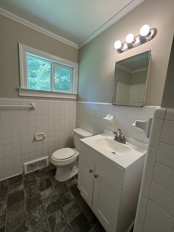 Building Photo - 336 Crestside Dr SE
