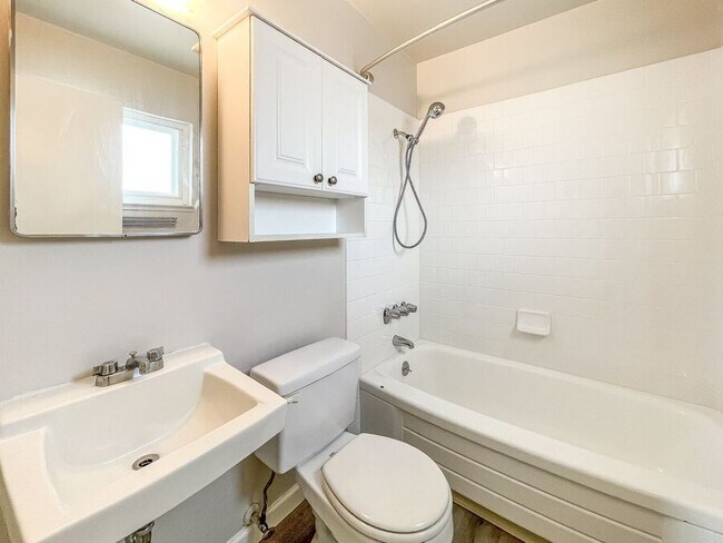 Building Photo - 450 Alcatraz Ave