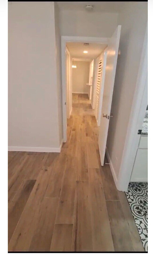 Building Photo - 1965 SW Silver Pine Way