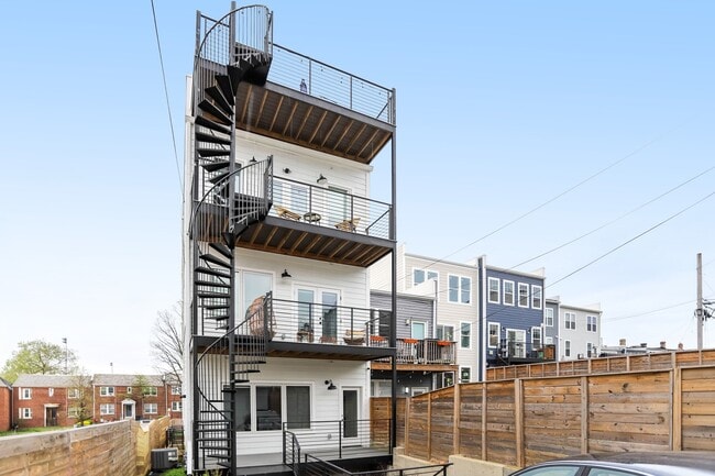 Building Photo - 1638 Trinidad Ave NE